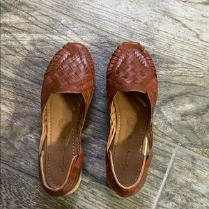 Tan agave girl huaraches .